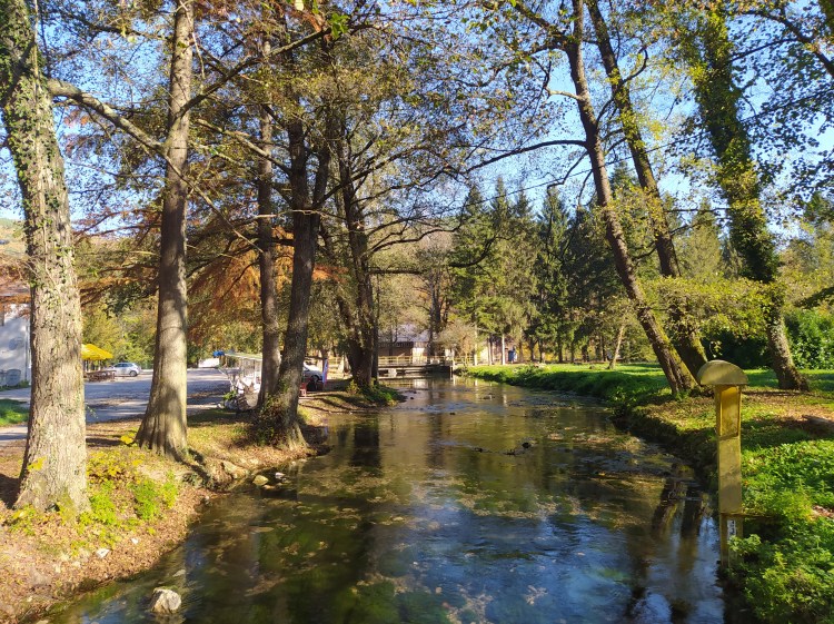 Reka Godina, Bajna Bašta